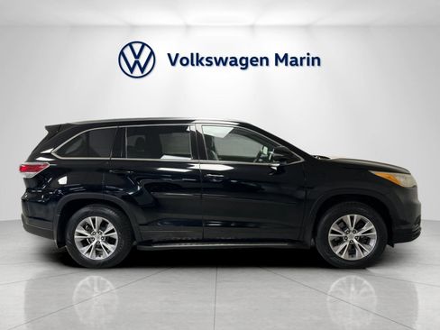 Used 2014 Toyota Highlander XLE w/ Preferred Accessory Package image 6