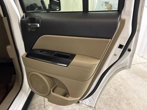 Used 2014 Jeep Patriot Limited w/ Sun/Sound Group AWD/4WD image 13