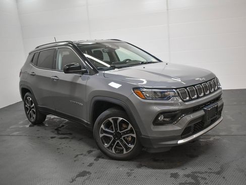 Used 2022 Jeep Compass Limited image 1