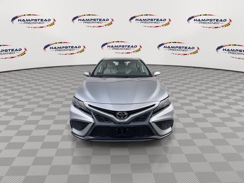 Used 2023 Toyota Camry SE AWD/4WD image 3