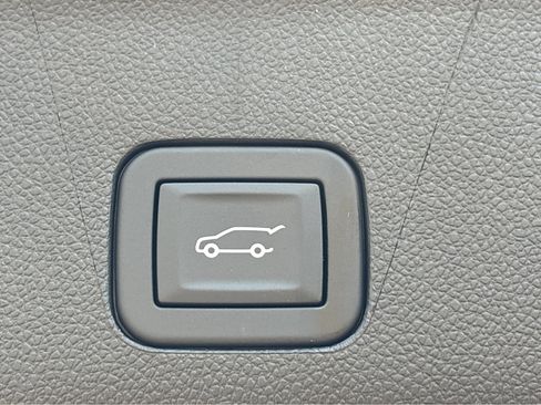 New 2026 Chevrolet Suburban LT w/ Comfort Package RWD image 25