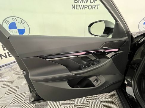 Used 2025 BMW i5 xDrive40 w/ Premium Package image 28