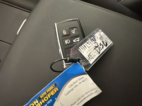 Used 2024 Land Rover Discovery S AWD/4WD image 22