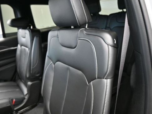 Used 2025 Jeep Grand Cherokee L Limited RWD image 33
