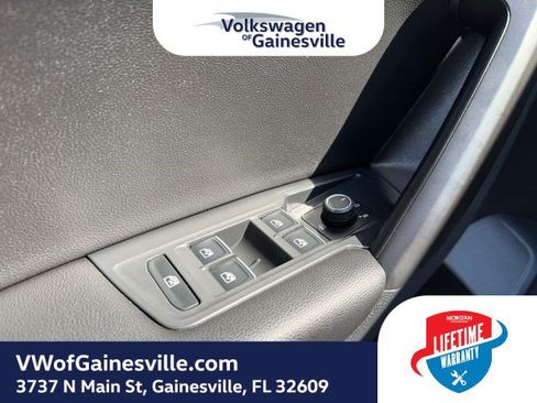 Used 2021 Volkswagen Tiguan SE FWD image 18