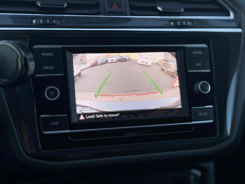 Used 2018 Volkswagen Tiguan S image 32