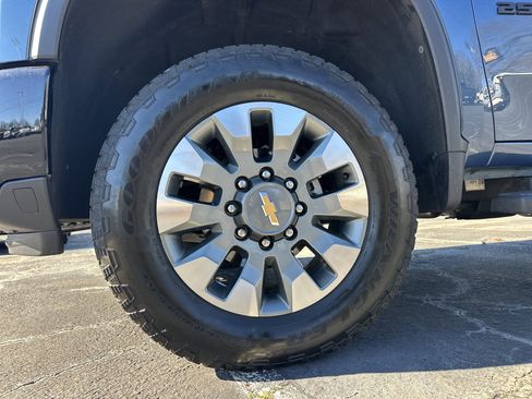 Certified 2025 Chevrolet Silverado 2500 Custom w/ Custom Value Package image 12