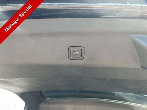 Used 2024 Chevrolet Suburban Premier AWD/4WD image 31