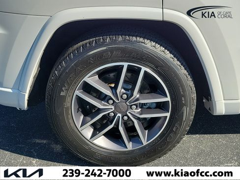 Used 2019 Jeep Grand Cherokee Overland AWD/4WD image 10