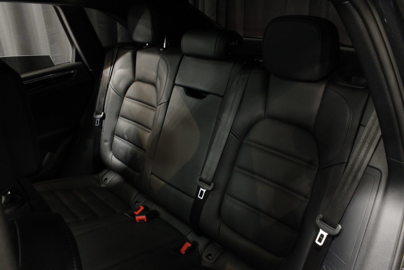 Certified 2026 Porsche Macan AWD/4WD image 21