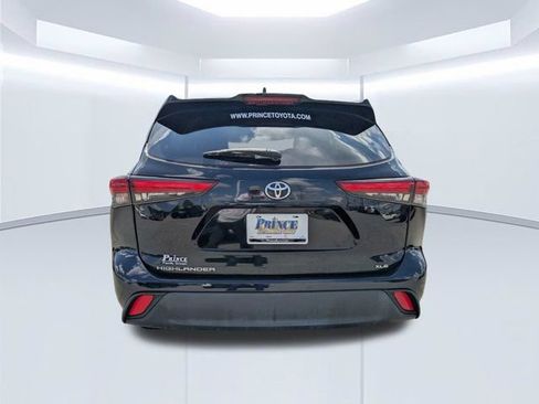 Used 2023 Toyota Highlander XLE FWD image 5