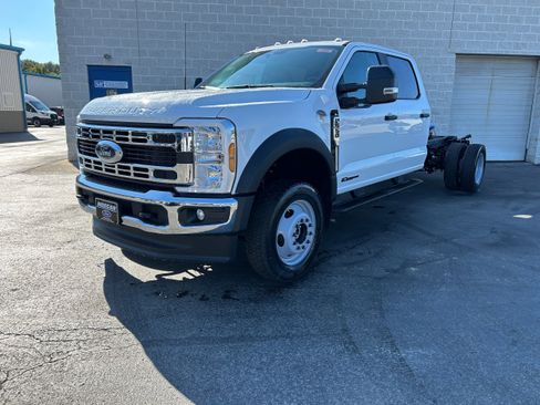 New 2026 Ford F550 4x4 Crew Cab image 2