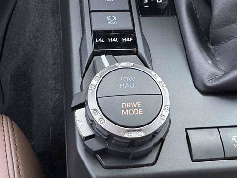 Used 2025 Toyota 4Runner Limited image 9