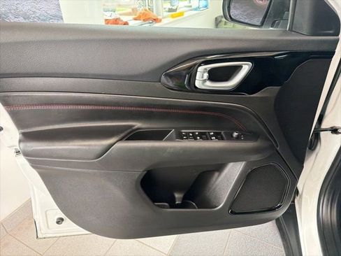 Used 2025 Jeep Compass Trailhawk AWD/4WD image 16