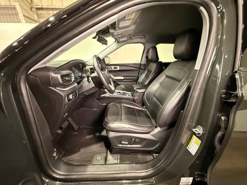 Certified 2022 Ford Explorer XLT w/ Equipment Group 202A image 18