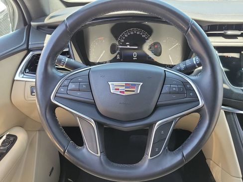 Used 2018 Cadillac XT5 FWD image 25