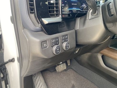 Used 2024 Chevrolet Silverado 2500 High Country w/ LPO, Dark Essentials Package AWD/4WD image 22