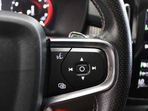 Used 2019 Volvo XC40 T4 R-Design FWD image 20