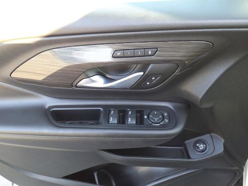 Used 2023 GMC Terrain SLT image 10