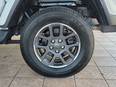 Used 2020 Jeep Gladiator Overland image 31