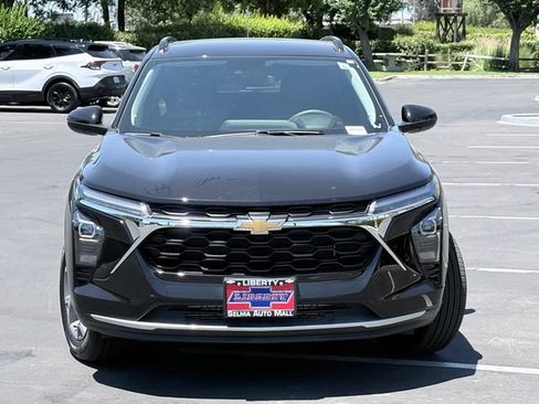 Used 2026 Chevrolet Trax LT FWD image 3