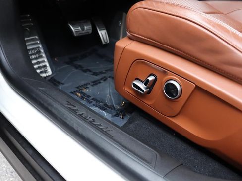 Used 2022 Maserati Levante Modena image 17