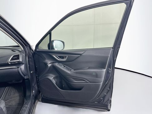 Used 2019 Subaru Forester Premium AWD/4WD image 32