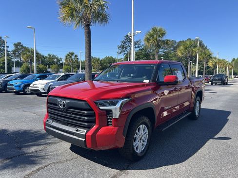 Used 2022 Toyota Tundra SR5 w/ Advanced Technology Package AWD/4WD image 5