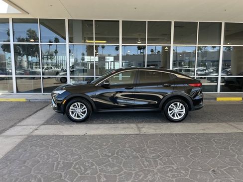 Used 2025 Buick Envista Preferred image 2