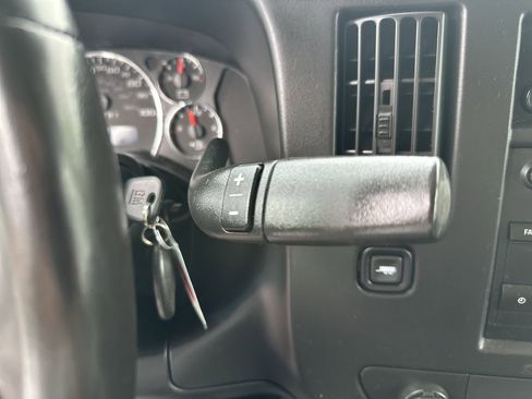 Used 2017 GMC Savana 2500 LT w/ LT Preferred Equipment Group image 19