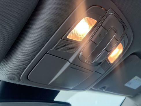 Used 2020 Hyundai Santa Fe SEL w/ Convenience Package image 18