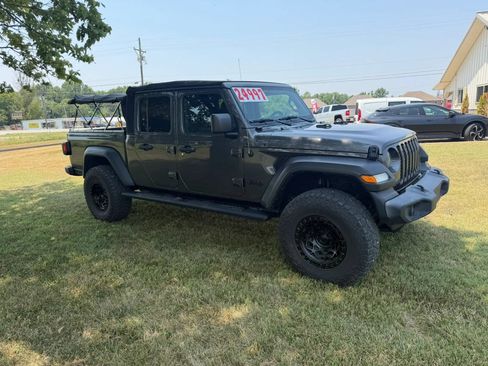 Used 2020 Jeep Gladiator Sport w/ Quick Order Package 24S AWD/4WD image 2