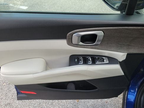Used 2022 Kia Sorento EX w/ Panoramic Sunroof Package FWD image 21