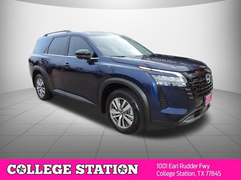 Certified 2026 Nissan Pathfinder SL FWD image 3