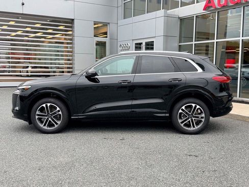 Certified 2025 Audi Q5 Premium w/ Convenience Package AWD/4WD image 3