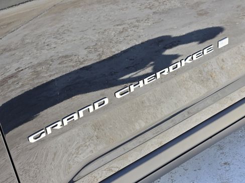 New 2025 Jeep Grand Cherokee L Laredo w/ Trailer Tow Package image 8