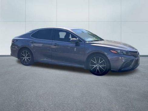 Used 2022 Toyota Camry SE image 18