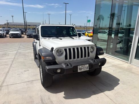 Used 2020 Jeep Wrangler Sport AWD/4WD image 3