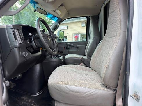 Used 2018 Chevrolet Express 3500 Extended w/ Driver Convenience Package RWD image 16