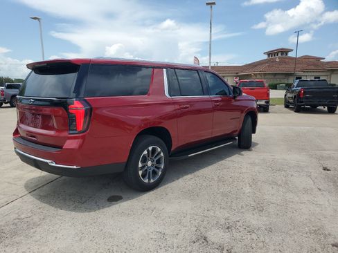 New 2026 Chevrolet Suburban LS w/ LPO, Dark Essentials Package RWD image 7