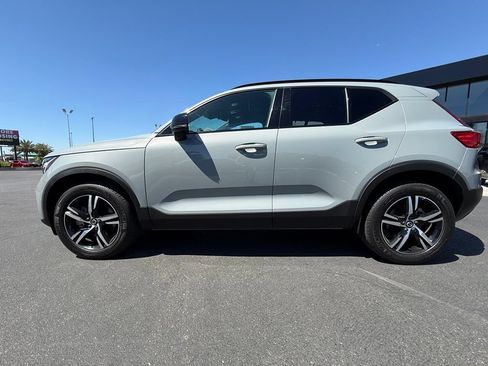 Used 2024 Volvo XC40 B5 Core AWD/4WD image 5
