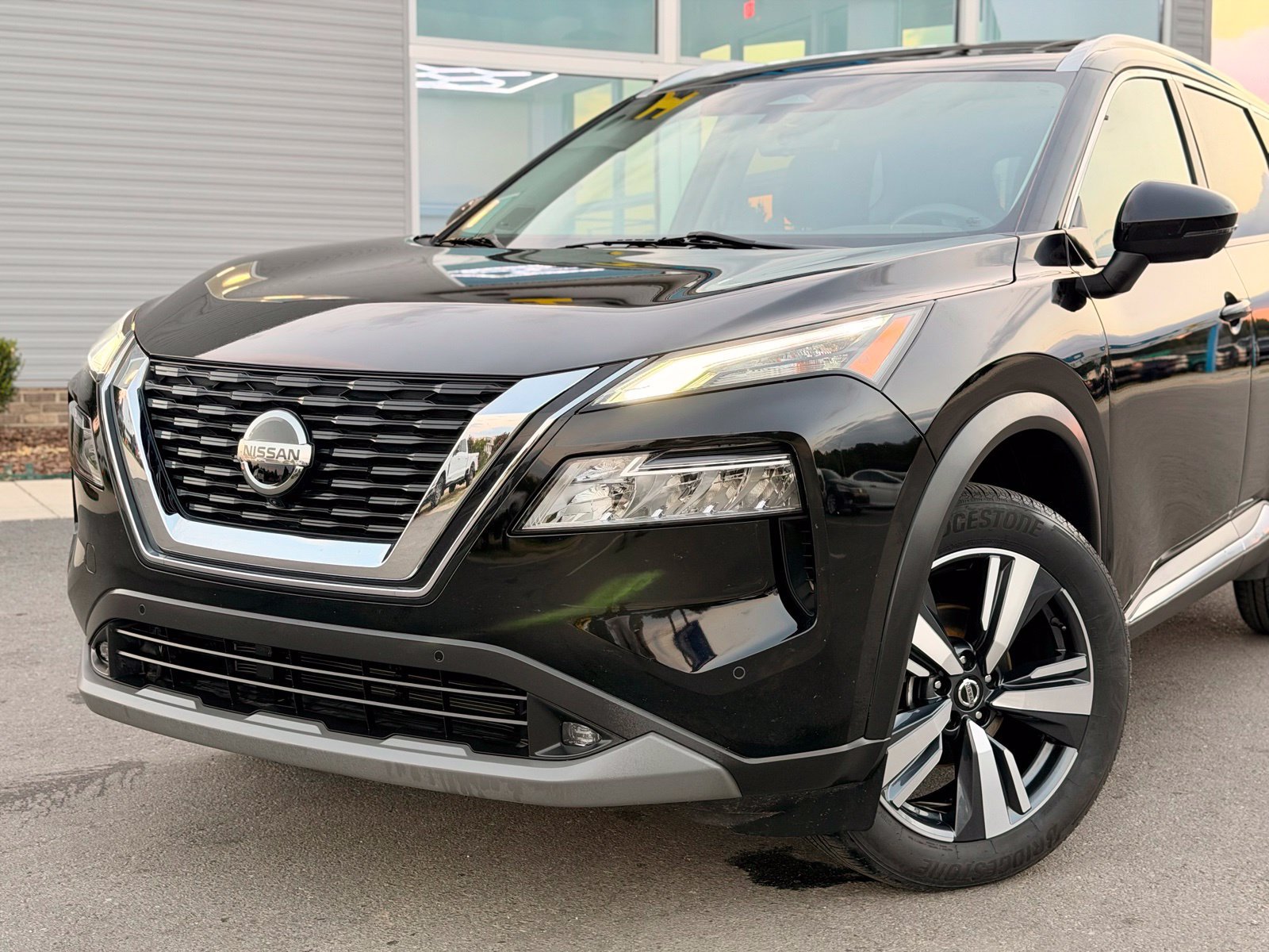 Used 2021 Nissan Rogue SL w/ Premium Package AWD/4WD image 4