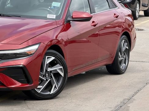 Used 2025 Hyundai Elantra SEL FWD image 3