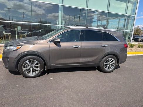 Used 2019 Kia Sorento EX image 2