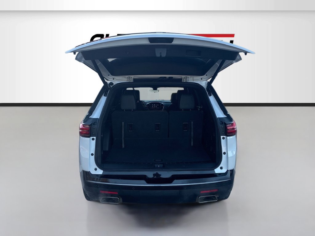 Used 2023 Chevrolet Traverse Premier w/ Redline Edition FWD image 28