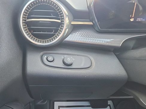Certified 2025 Chevrolet Trax ACTIV w/ Driver Confidence Package FWD image 9