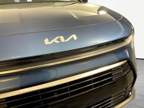 Used 2023 Kia Niro EX Touring FWD image 33