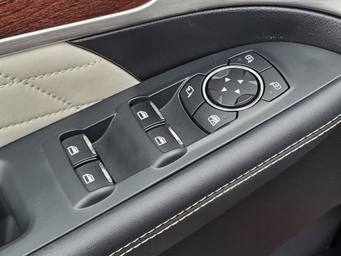 Used 2016 Ford Explorer Platinum image 16