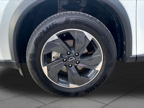 Used 2024 Nissan Rogue SV FWD image 11