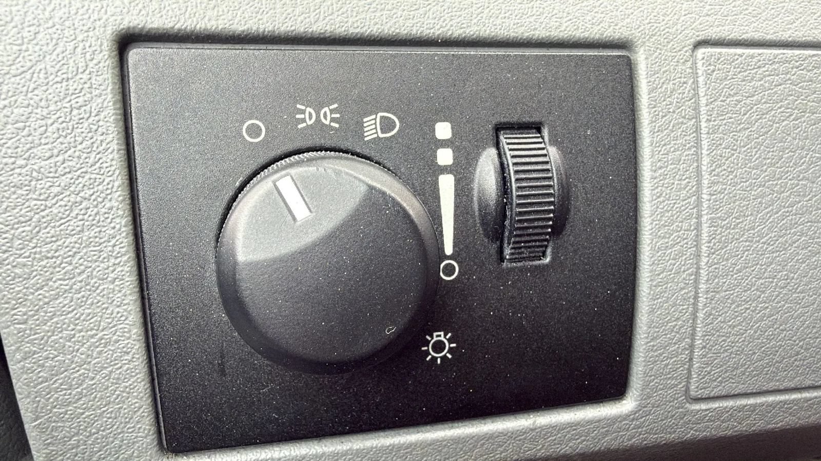 Used 2010 Dodge Grand Caravan SE w/ Climate Group FWD image 32